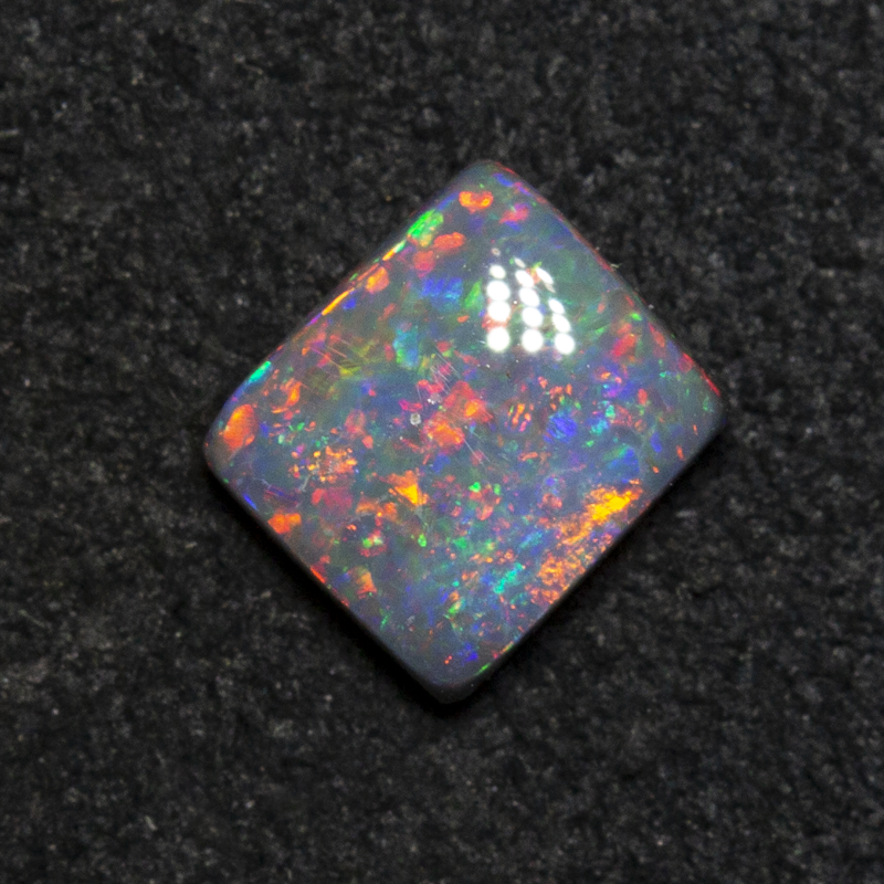 0.43 ct dark opal 5.2x4.6x2.2mm