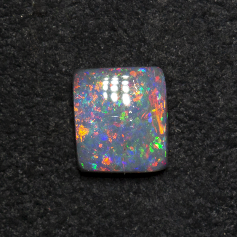 0.43 ct dark opal 5.2x4.6x2.2mm