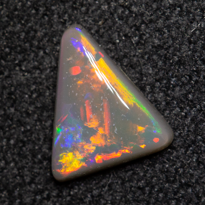 0.43 ct dark opal 6.9x5.9x1.9mm
