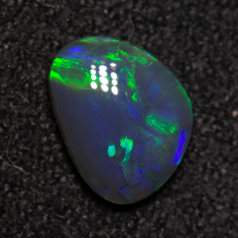 0.60 ct black opal 7.3x5.6x2.3mm