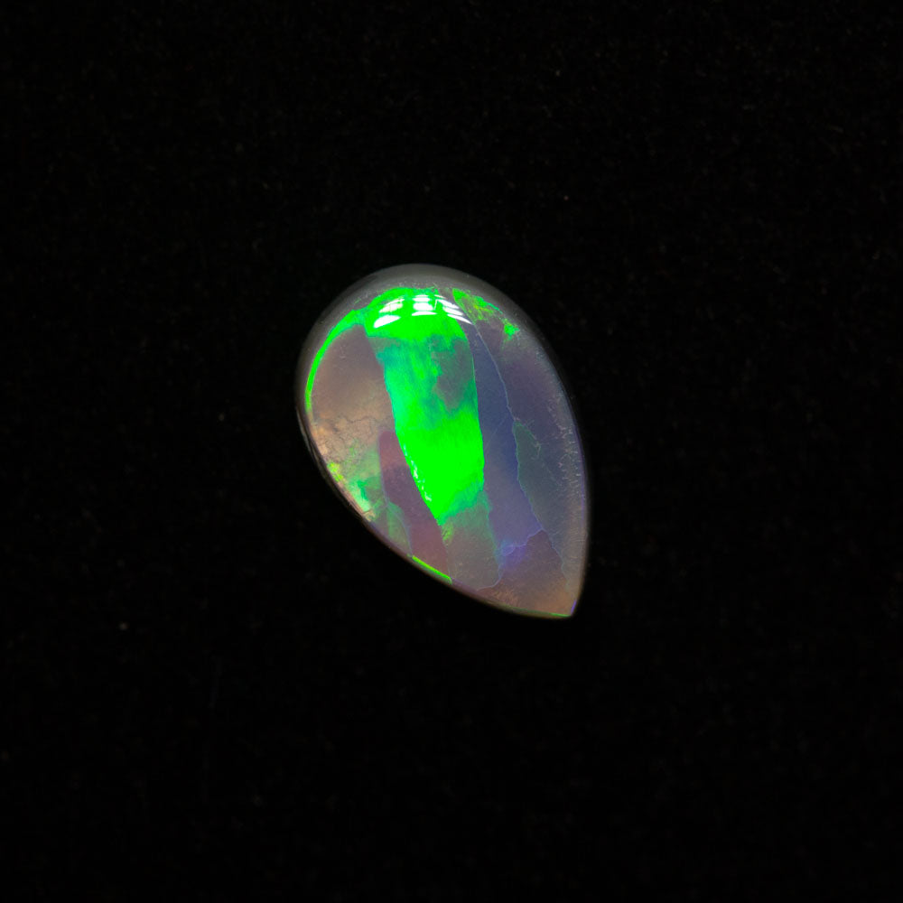 0.60 ct dark opal 7.8x5.1x2.2mm