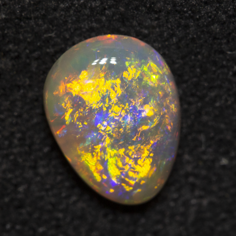 0.71 ct crystal opal 7.5x5.7x2.7mm