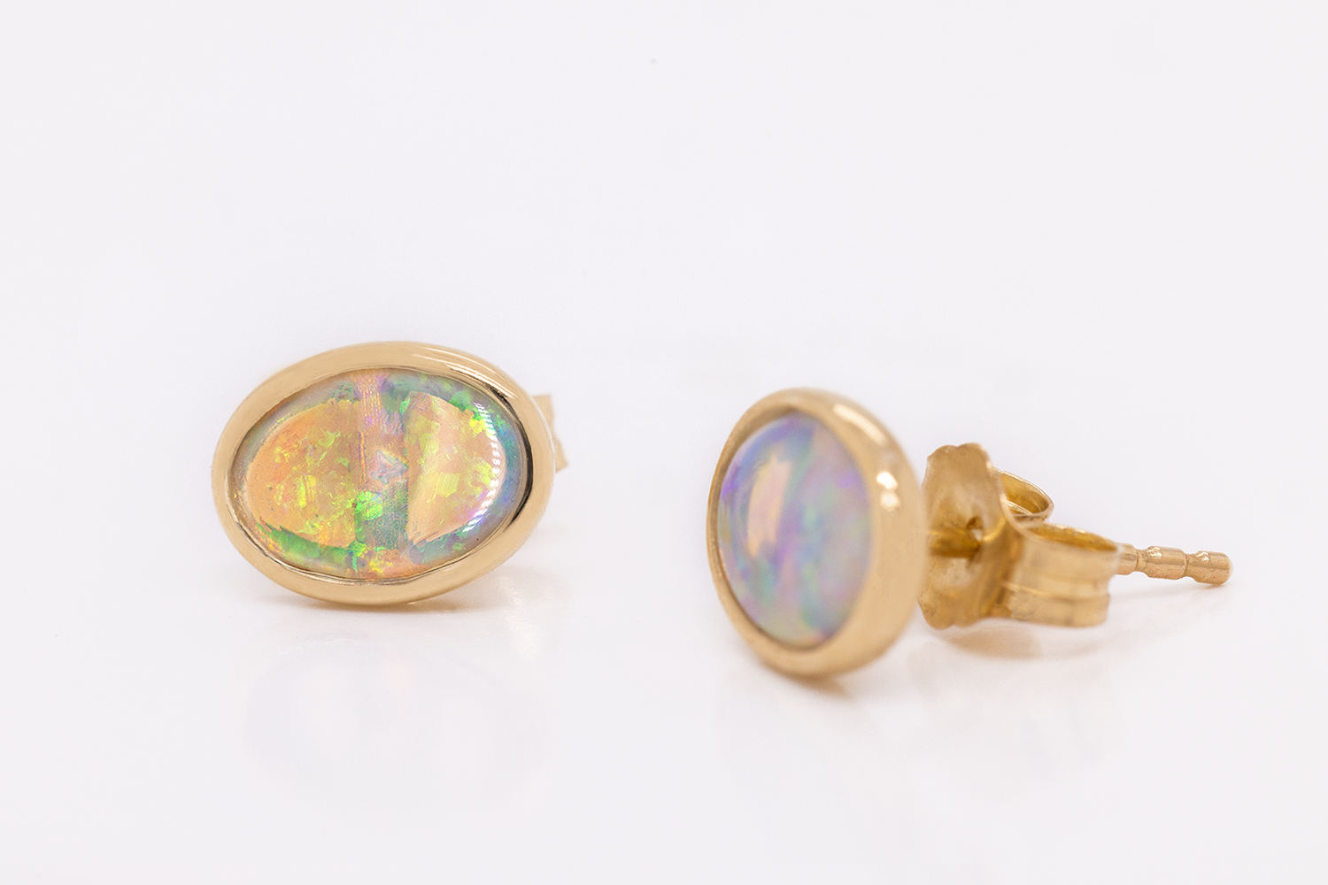 Stud Earrings 9kt Gold with 0.79ct Crystal Opals