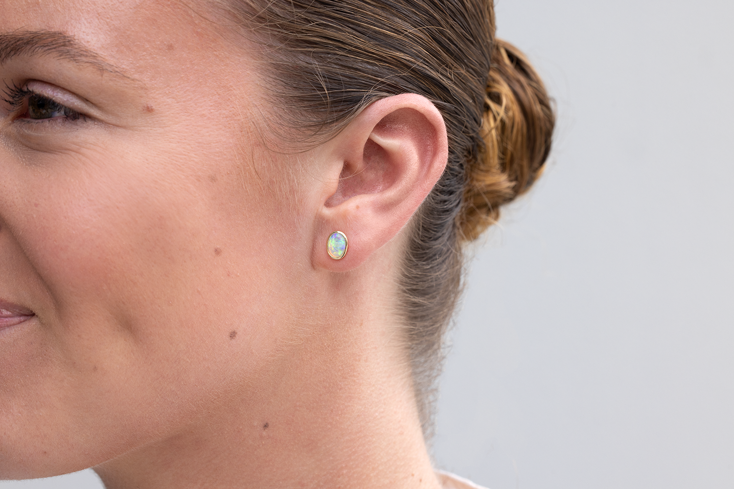 Stud Earrings 9kt Gold with 0.79ct Crystal Opals