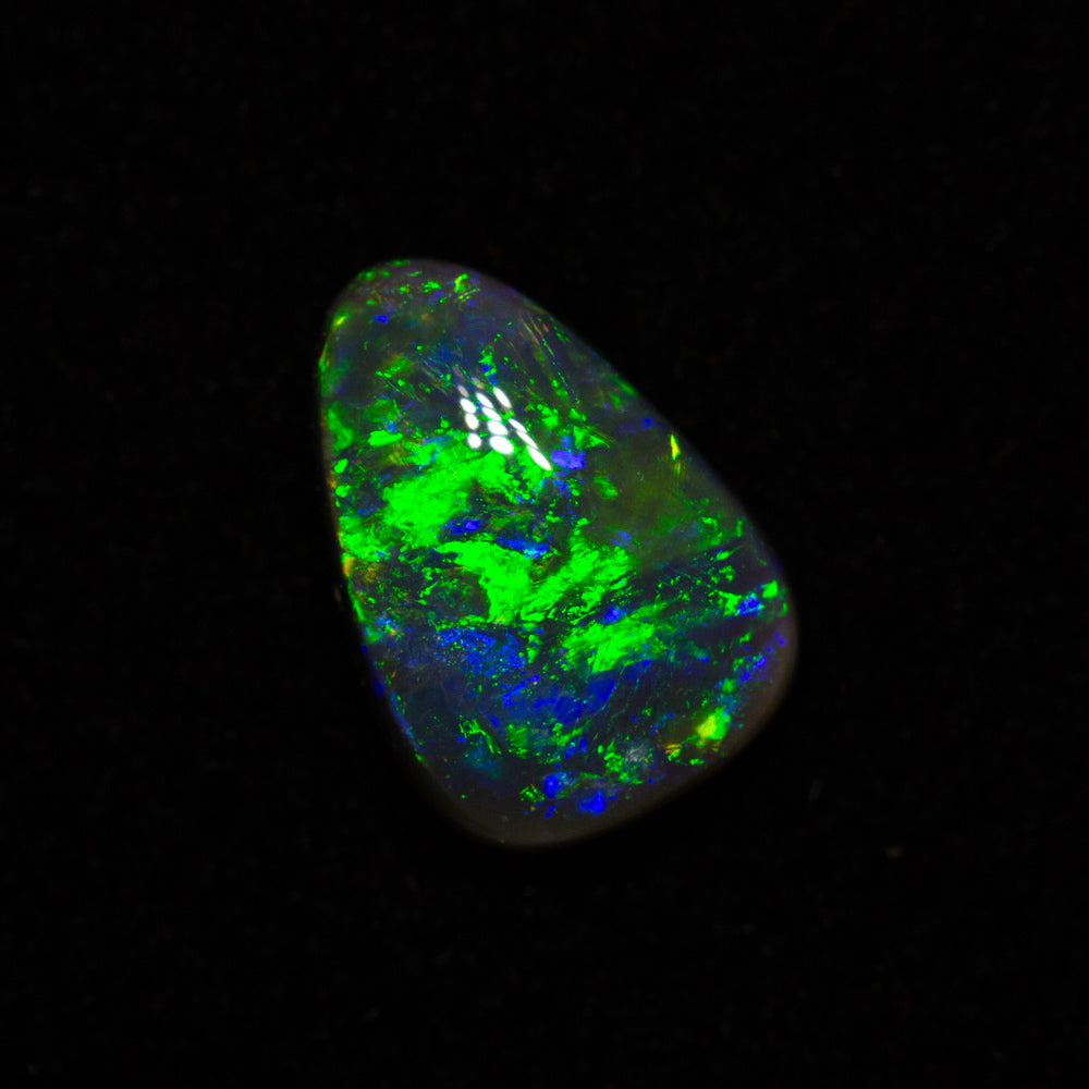 0.85 ct black opal 8.7x6.1x2.8mm