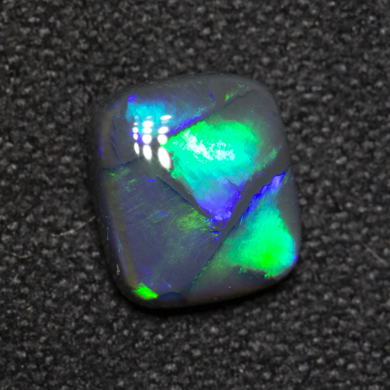 1.00 ct black opal 7.2x6.4x2.9mm