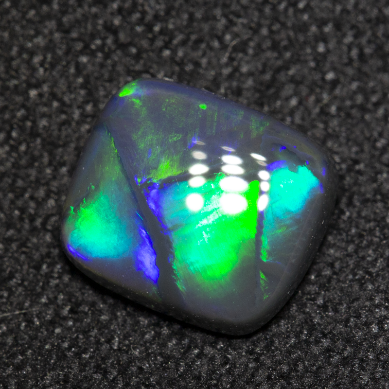 1.00 ct black opal 7.2x6.4x2.9mm