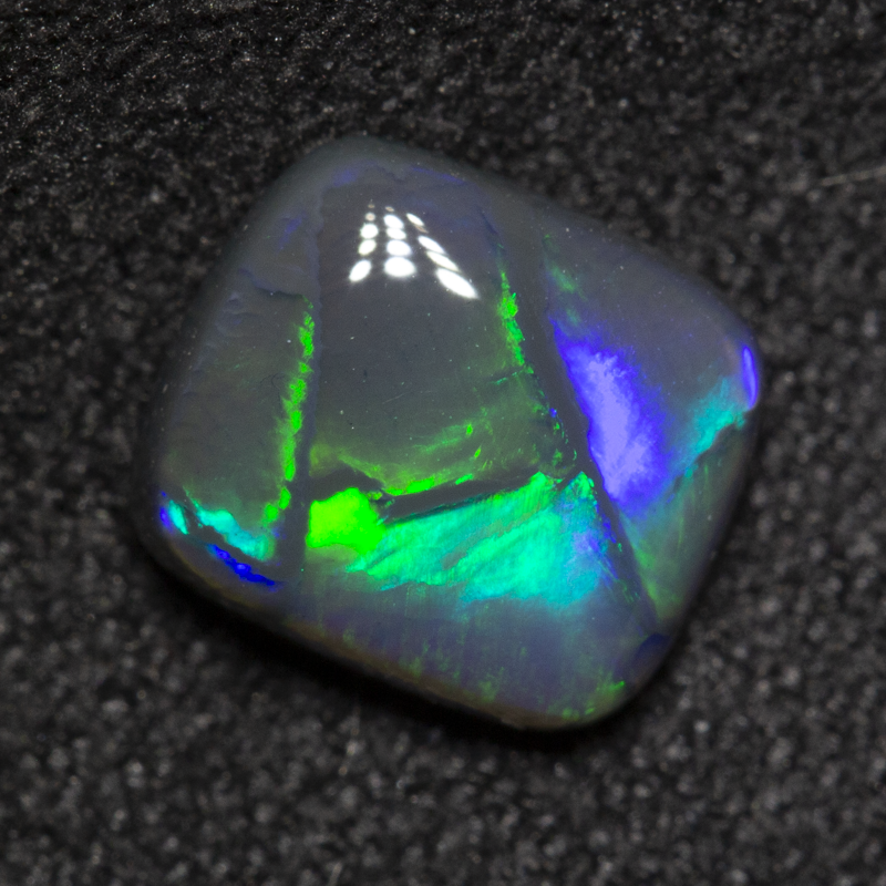 1.00 ct black opal 7.2x6.4x2.9mm