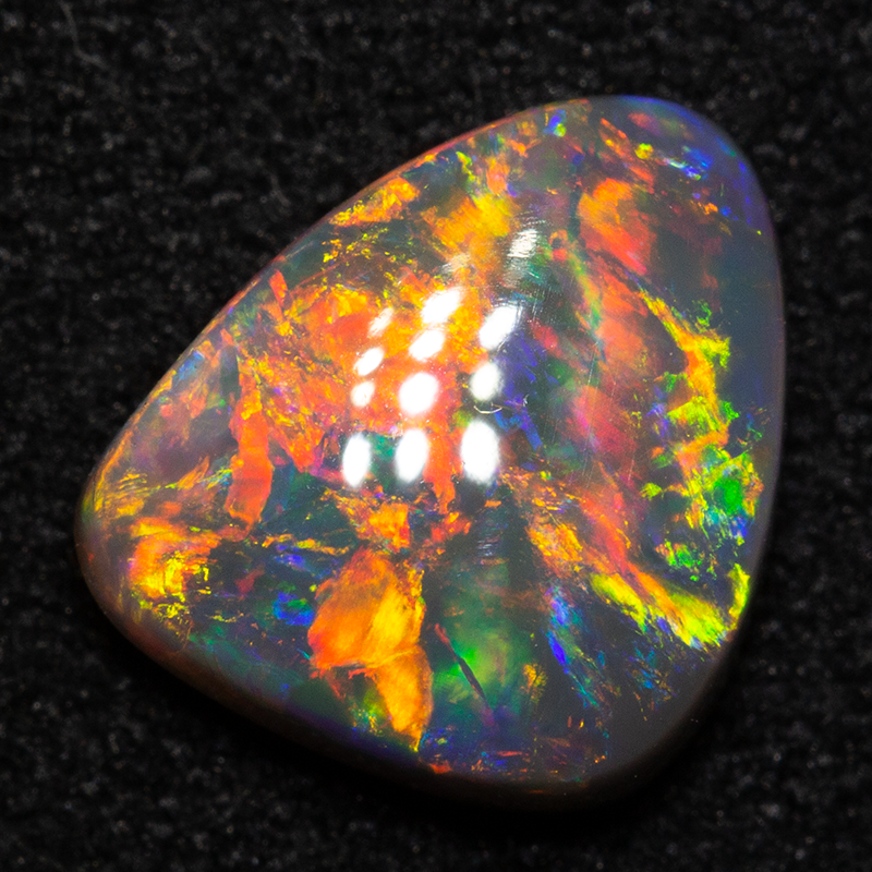 1.18 ct dark opal 8.5x7.3x3mm