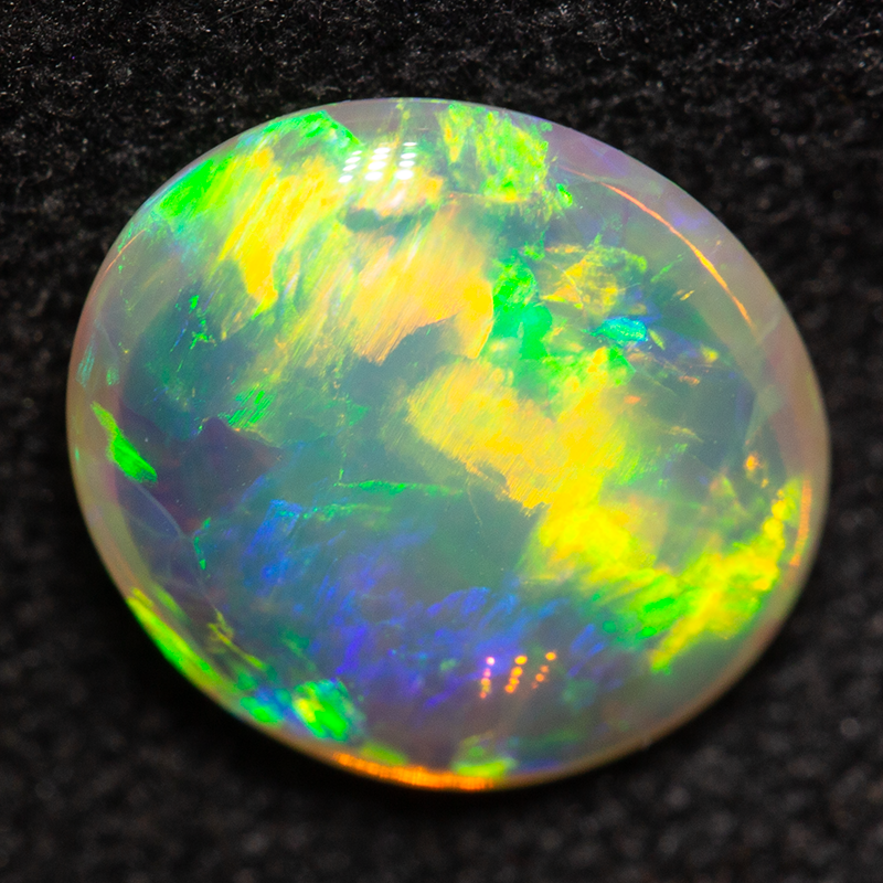 1.34 ct crystal opal 8.9x7.9x3.3mm