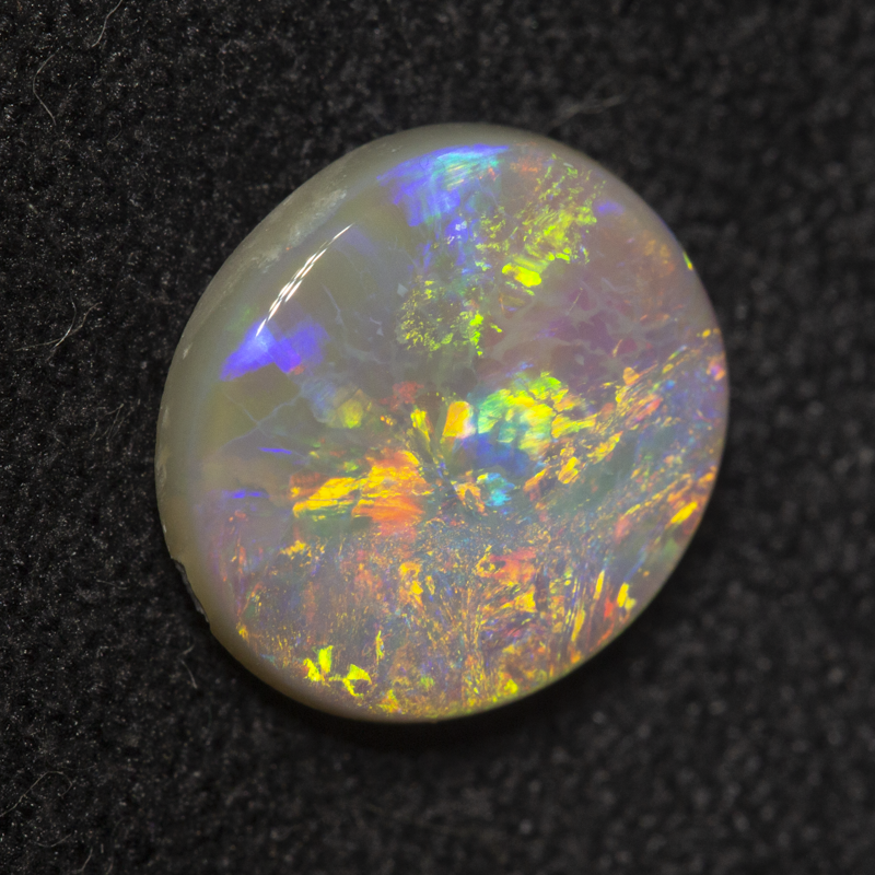 1.54 ct white opal 9.5x8.5x3mm