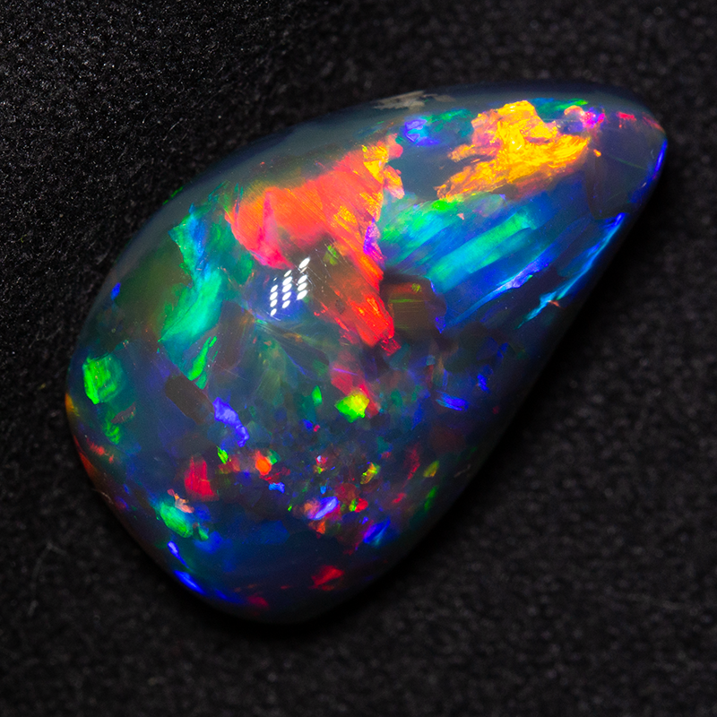 10.65 ct top gem black opal 19.2x12.3x7.9mm