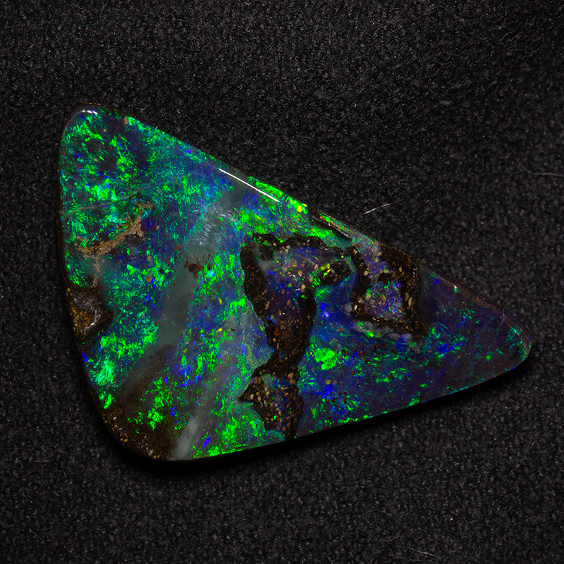 15.13 ct boulder opal 27x15.2x5.4mm