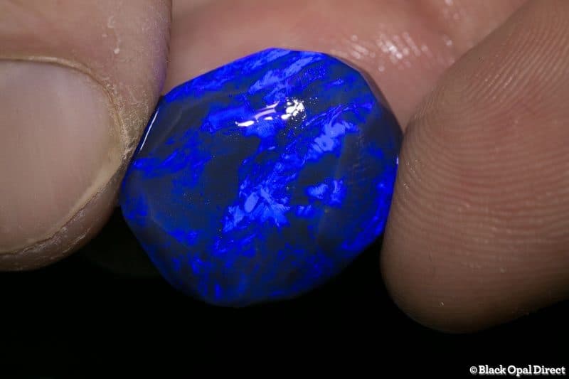 18.39ct black opal rub1