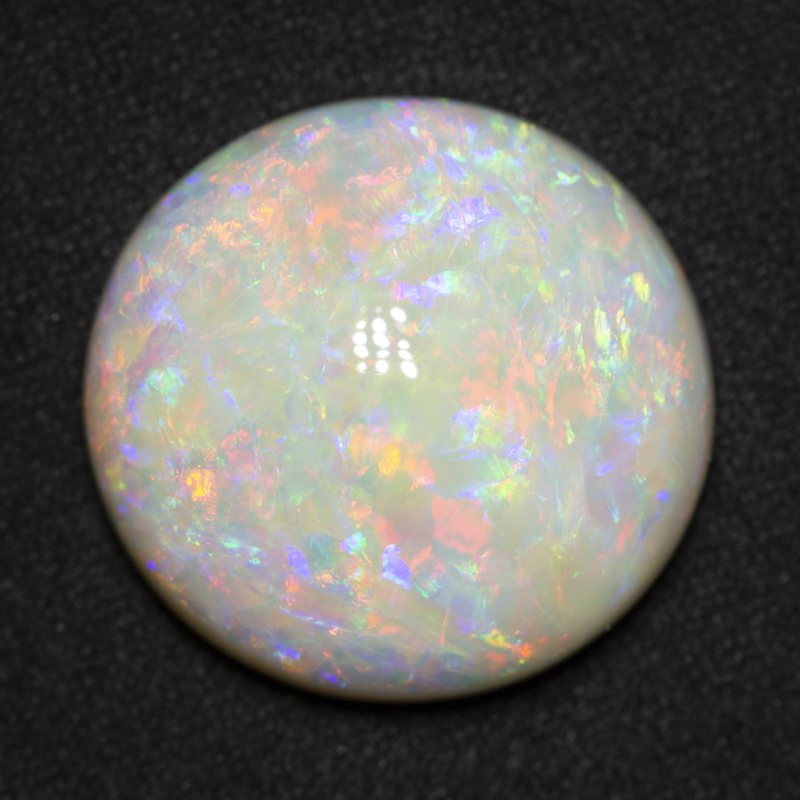 18.46 ct white opal 19x18x7mm