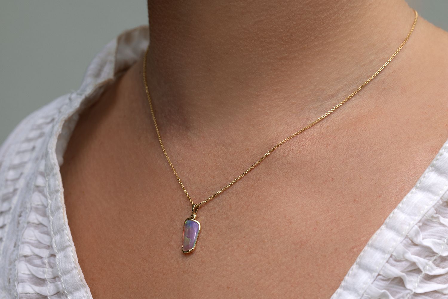 Australian 1.30ct Skin Shell Opal 18kt Yellow Gold Pendant