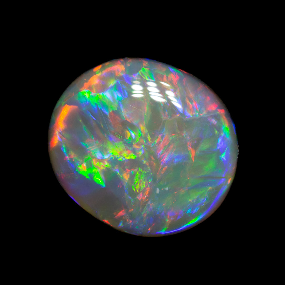オパールのタイタック 2.39 ct dark opal 10x9x3 mm