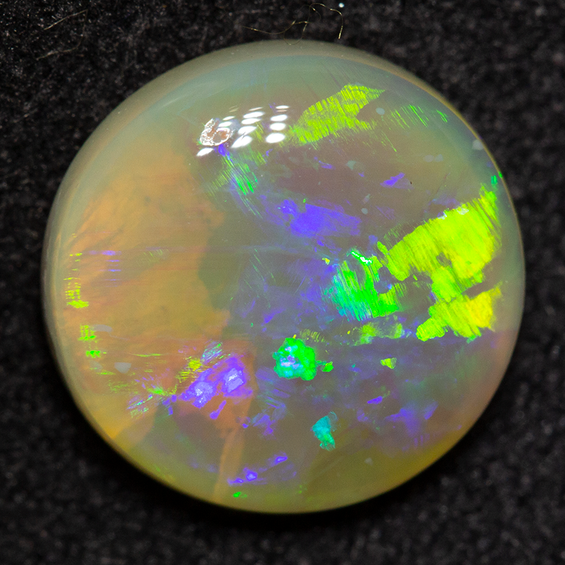 2.52 ct crystal opal 10x10x3.8mm