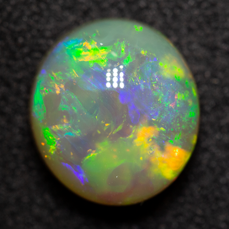 2.62 ct crystal opal 9.2x8.4x5.6mm
