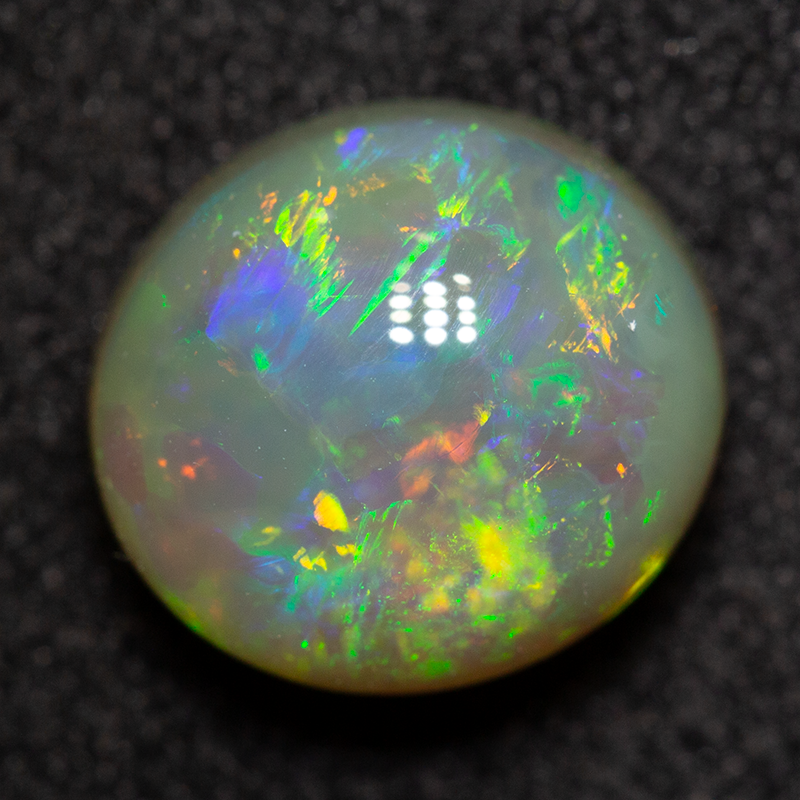 2.62 ct crystal opal 9.2x8.4x5.6mm