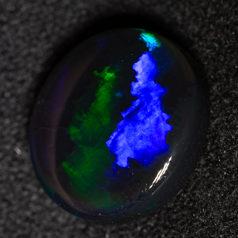 2.94 ct black opal 10.7x9.5x4.6mm