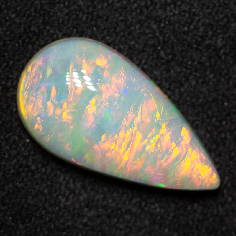 3.08 ct white opal 15.5x8.3x3.8mm