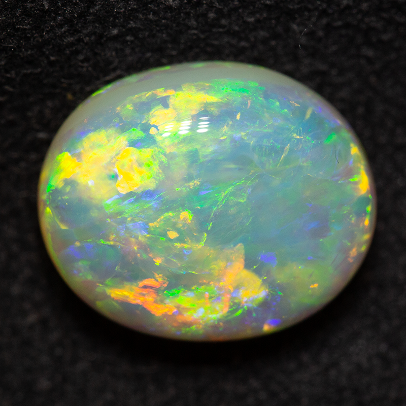 3.85 ct double-sided crystal opal 11.1x9.2x5.6mm