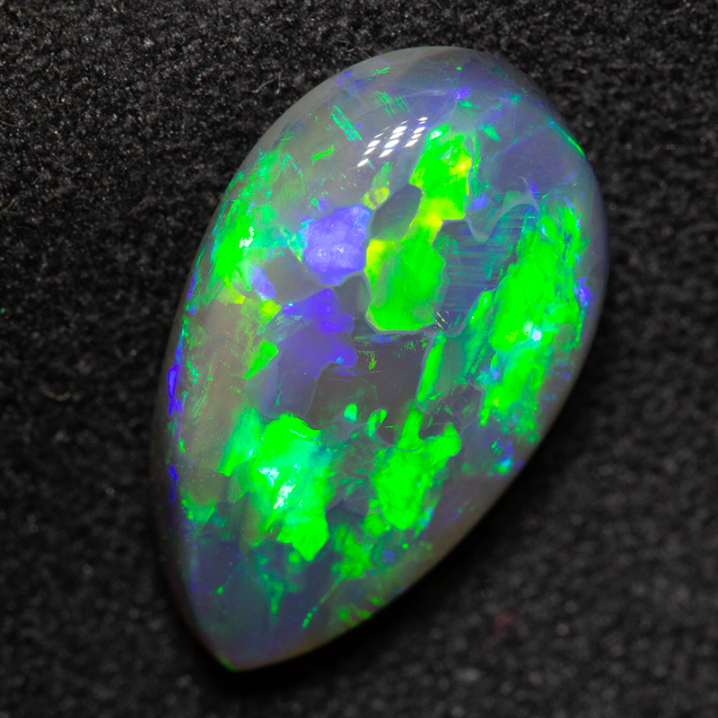 3.87 ct black opal 15x8.9x4.5mm