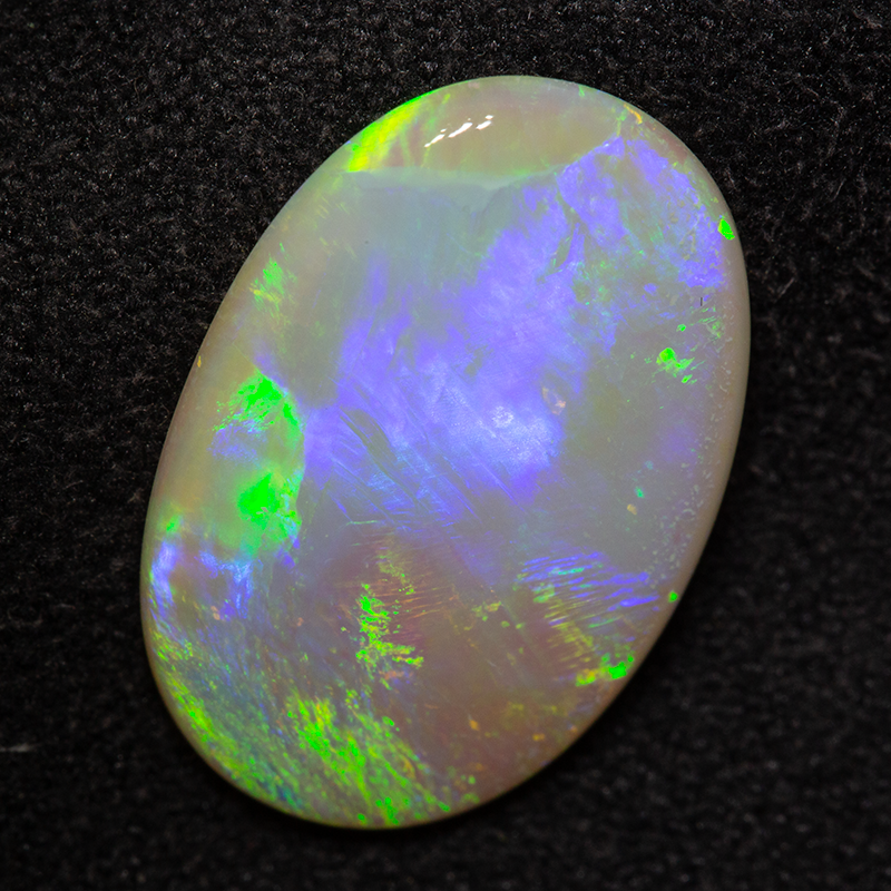 3.91 ct white opal 17.1x11.6x3.2mm