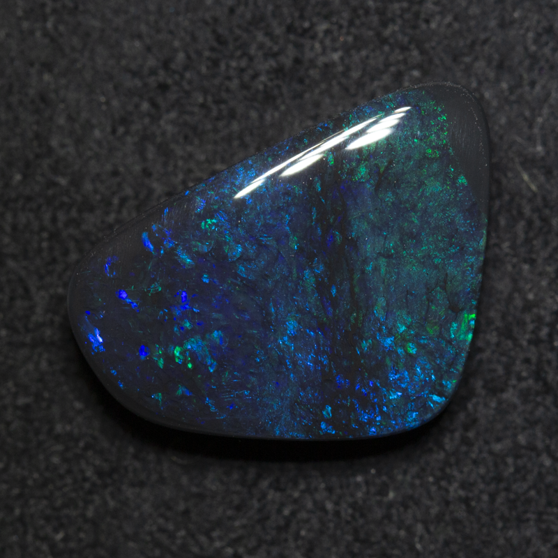 4.82 ct double-sided black opal 15.4x10.4x4.8mm