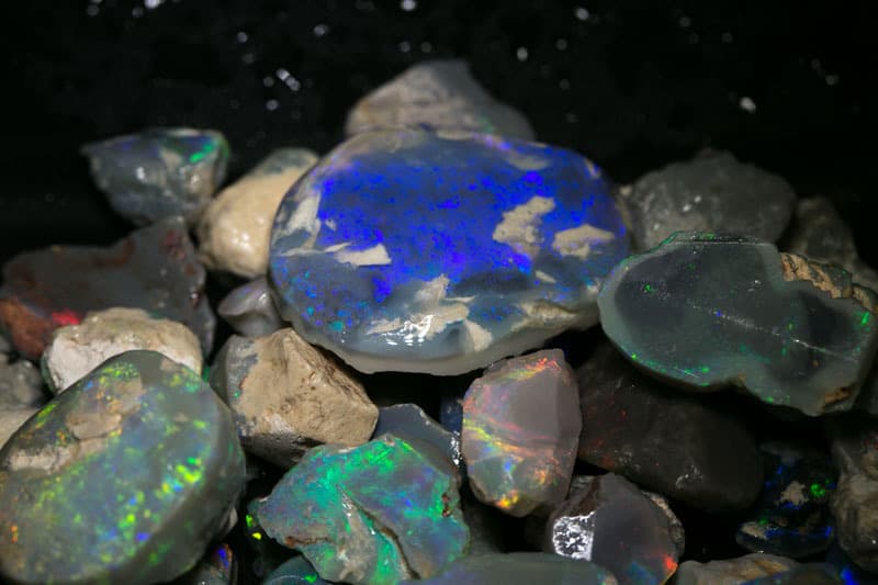 400 ct rough and rubbed opal parcel
