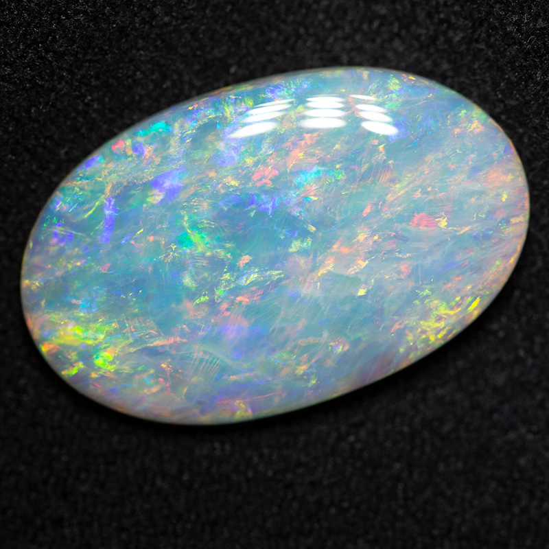 5.29 ct white opal 19x12x3.1mm