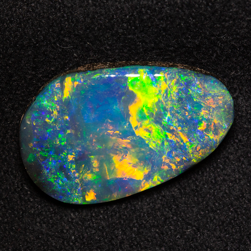 5.37 ct boulder opal 17.9x11.6x3.4mm
