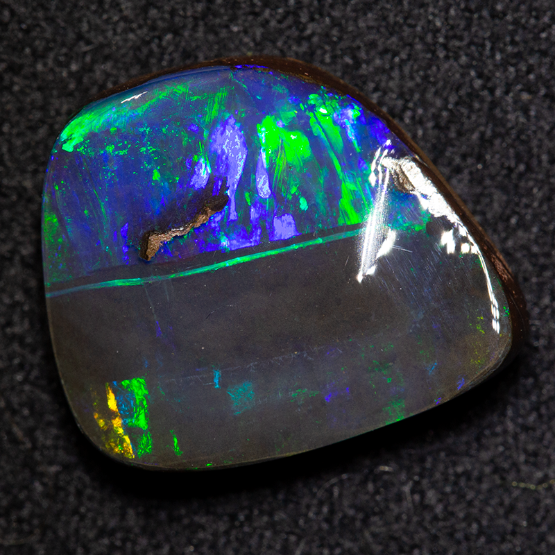 5.84 ct boulder opal 13.9x11.8x4.3mm