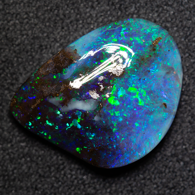 6.60 ct boulder opal 15.4x11.6x4.3mm