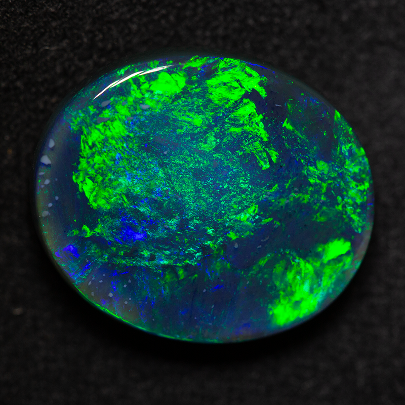 7.36 ct black opal 15.8x13.5x5.4mm