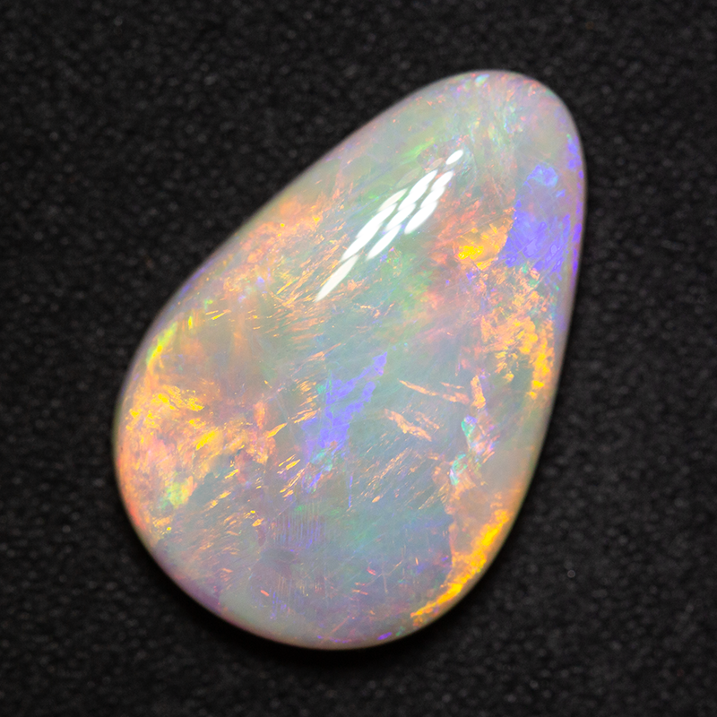 9.72 ct white opal 20.6x13.7x5.5mm