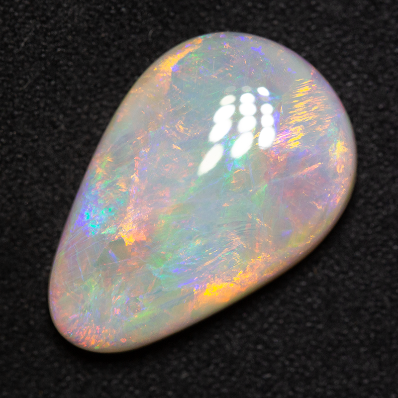 9.72 ct white opal 20.6x13.7x5.5mm