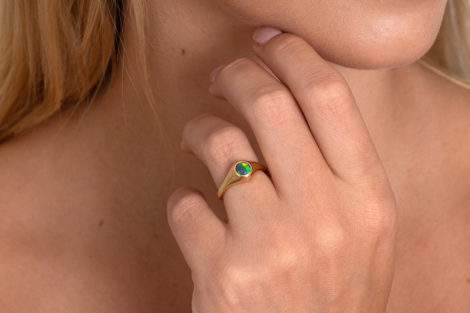 Valentina Petite — 18kt Yellow Gold 0.49 ct Black Opal Ring