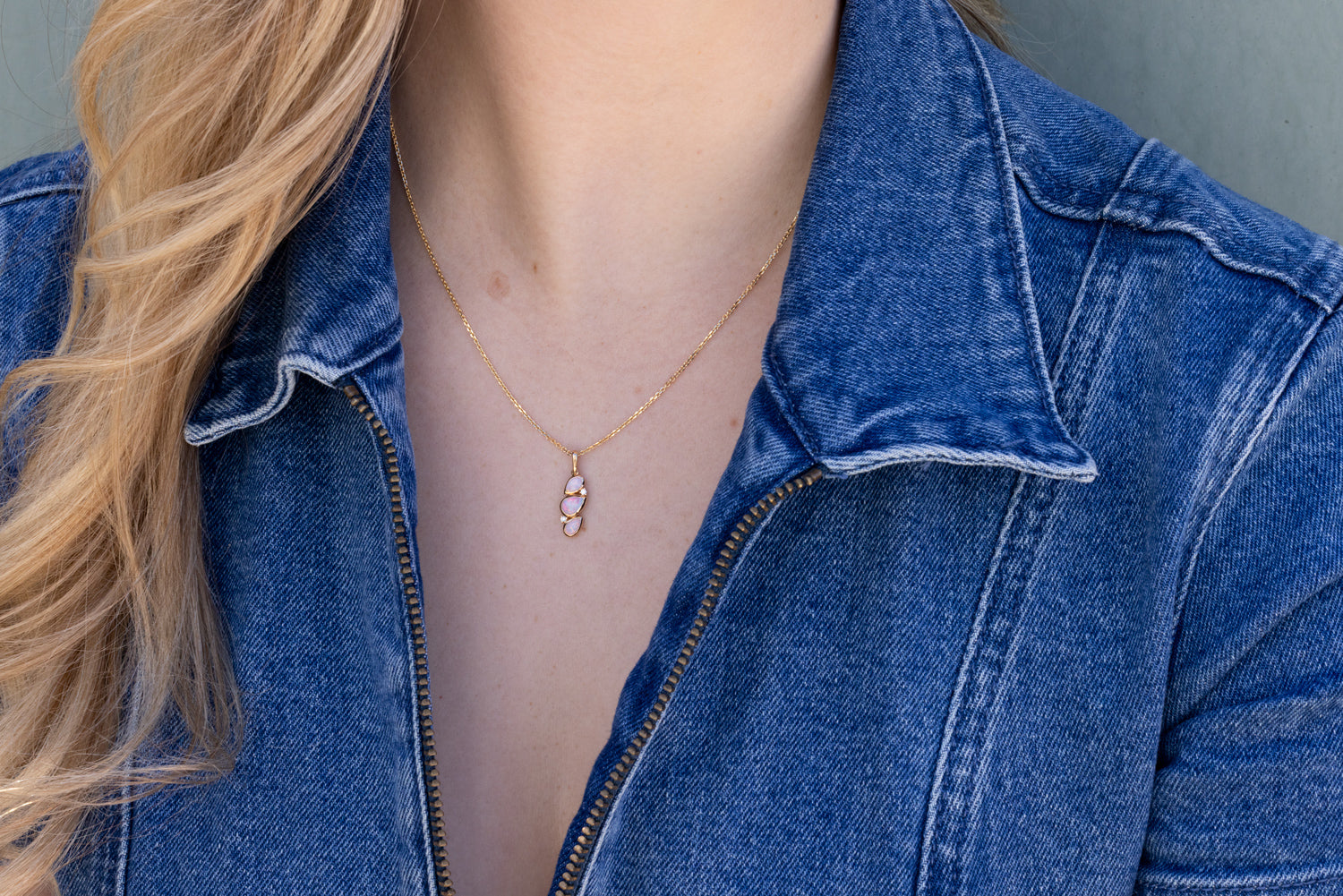 Alice — 18kt Yellow Gold 0.50 ct Crystal Opal Diamond Pendant