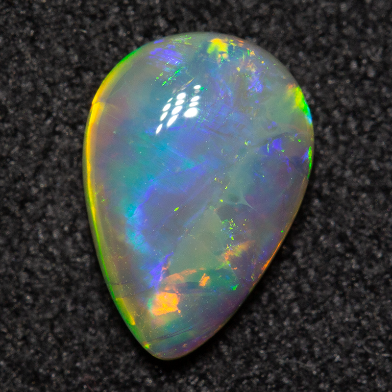 0.77 ct crystal opal 8.4x5.9x2.7mm
