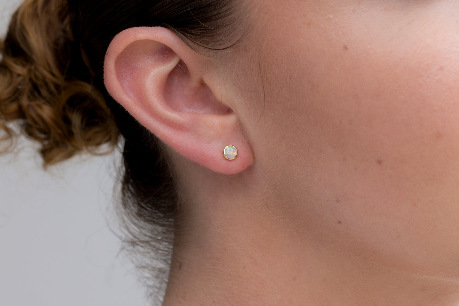 9kt Yellow Gold 0.31 ct Crystal Opal Stud Earrings