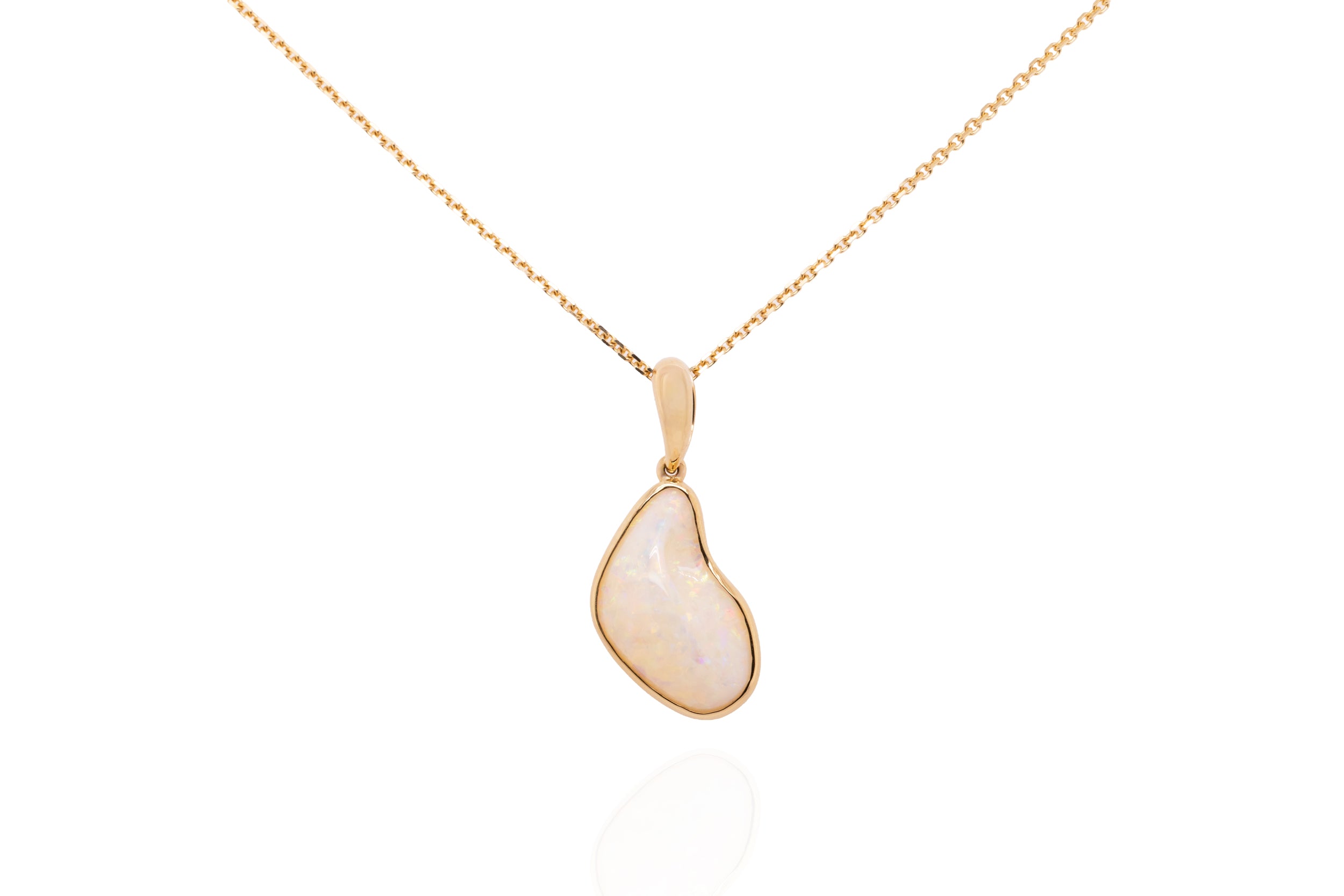 18kt Yellow Gold 4.82 ct White Opal Pendant