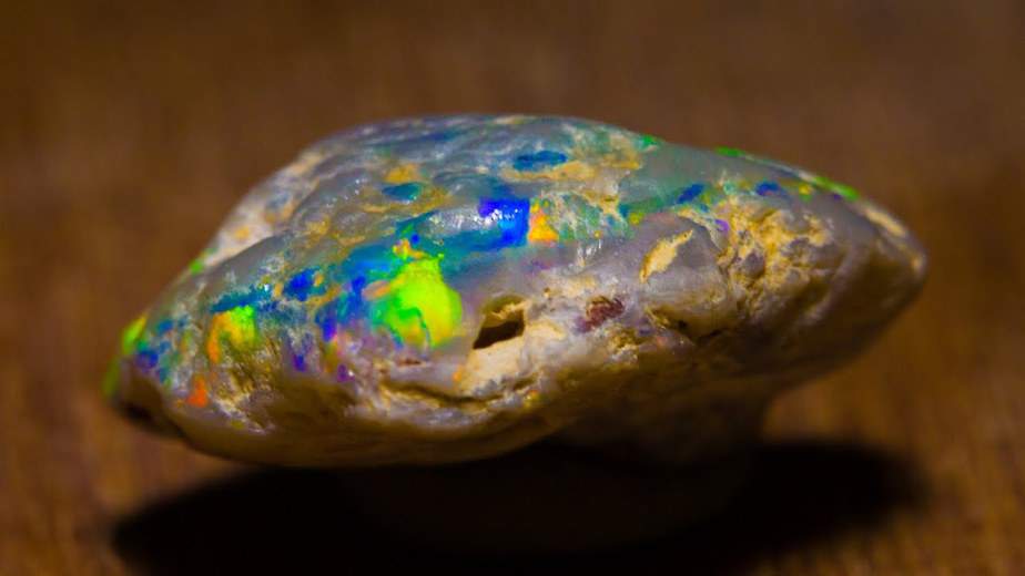 Can I cut a gem from this color?