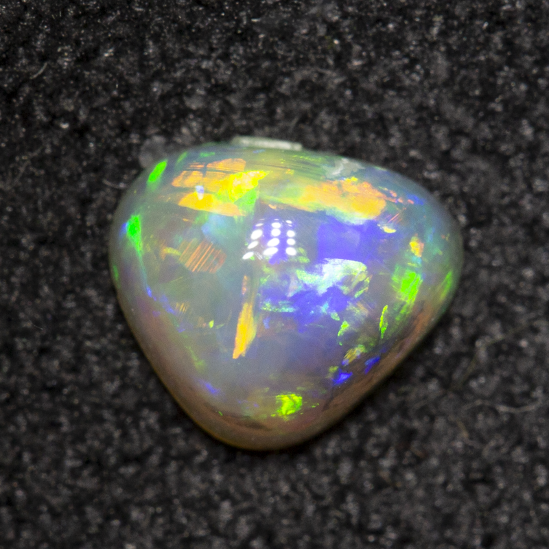 0.40 ct crystal opal 5.6x4.9x2.5mm