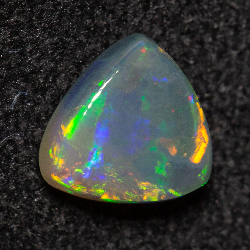 0.41 ct dark opal 5.4x5.1x2.2mm