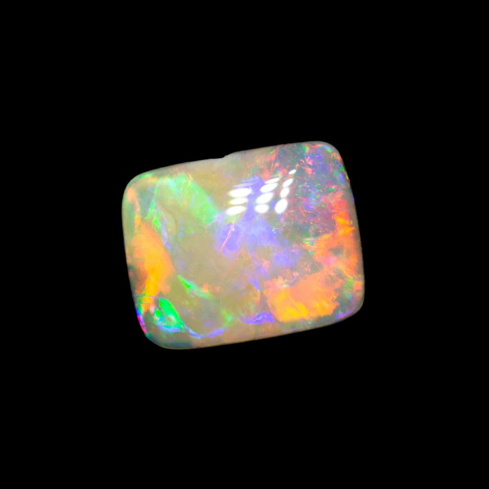 0.44 ct white opal 6.9x5.5x1.6mm