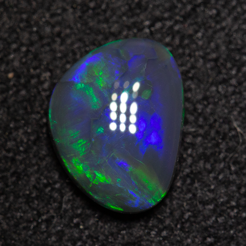 0.60 ct black opal 7.3x5.6x2.3mm