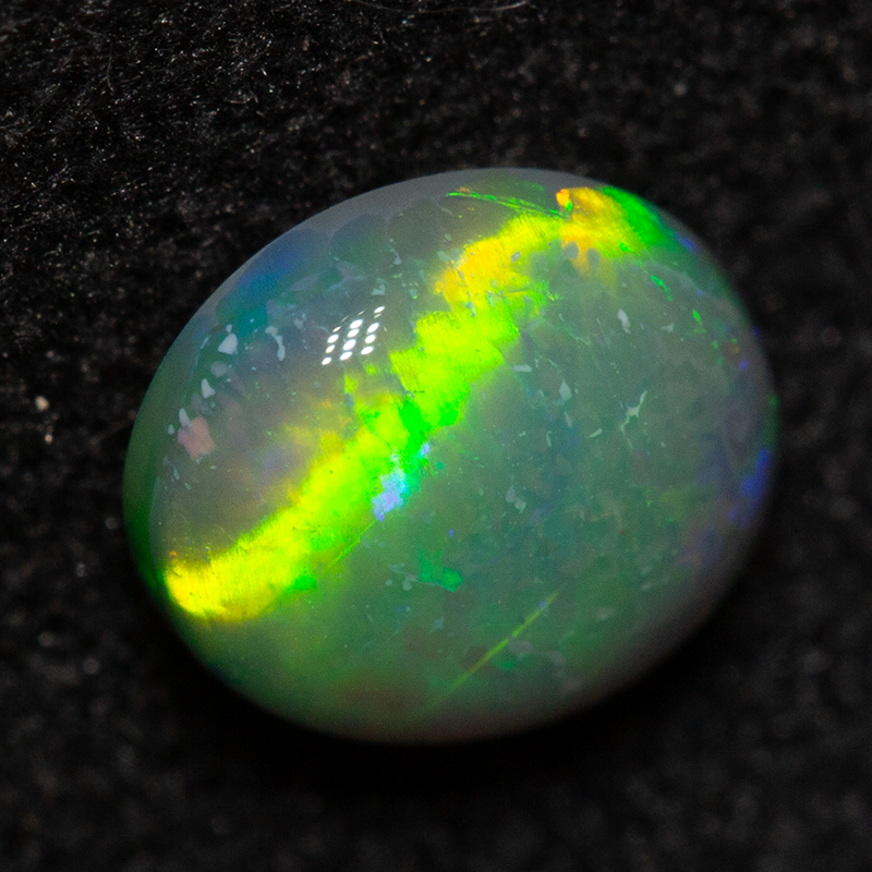 0.60 ct dark opal 6.1x5.4x3mm