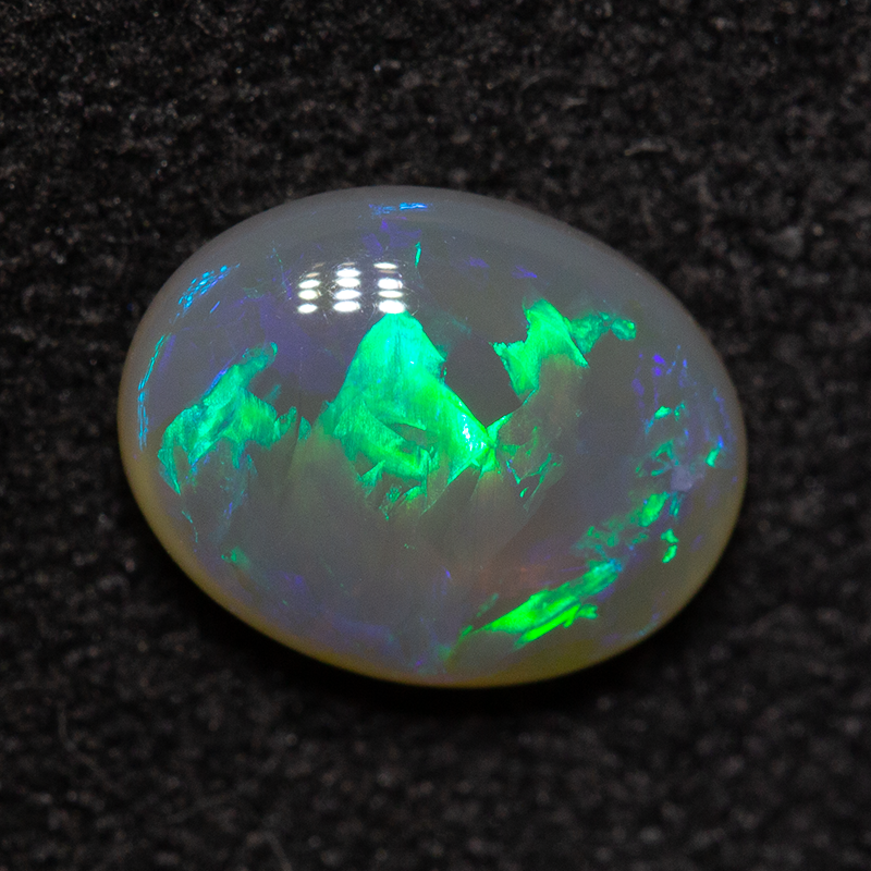 0.85 ct crystal opal 7.8x6.1x2.9mm